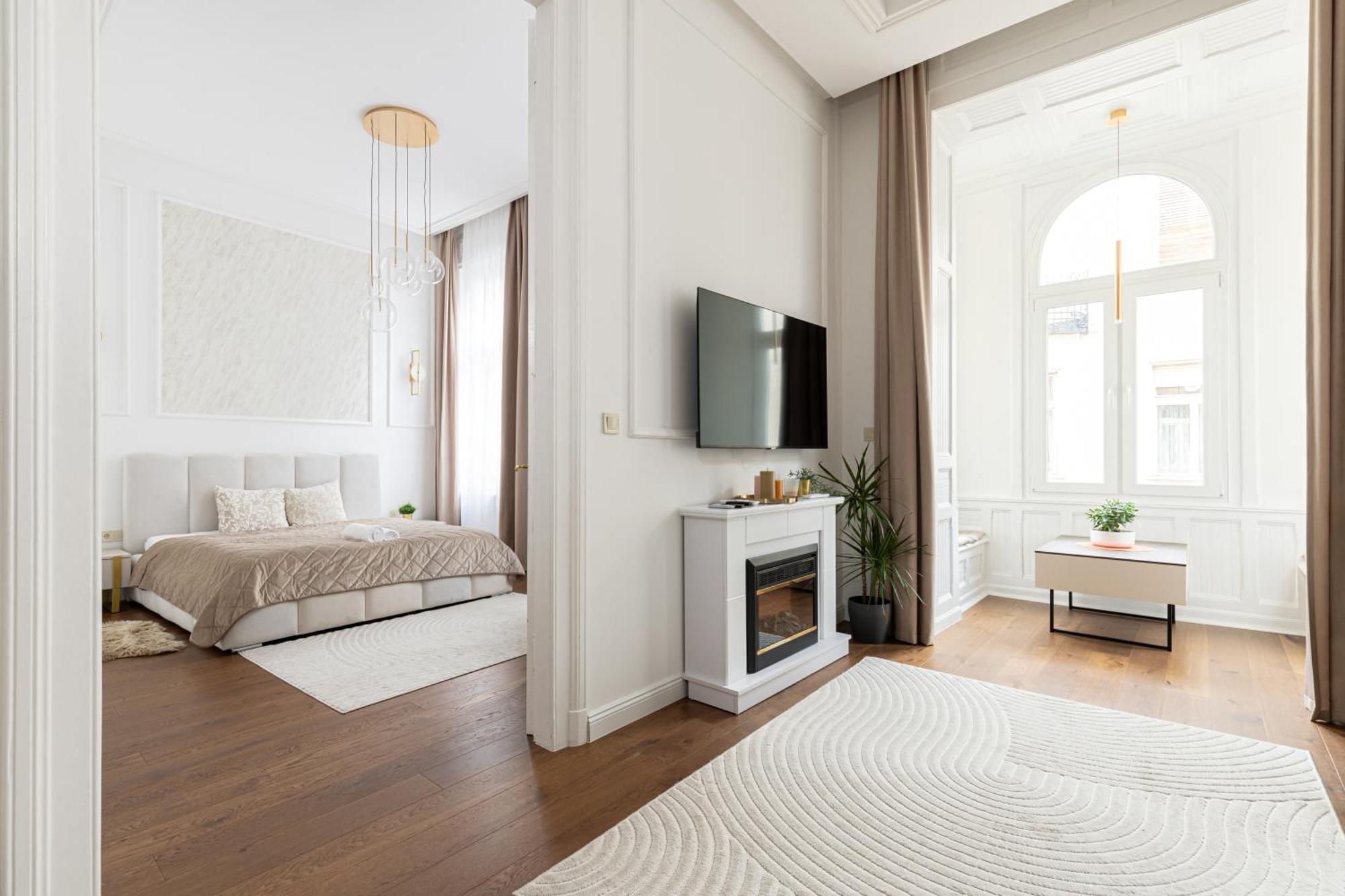Luxurious N' Elegant Opera In The Heart Of Budapest